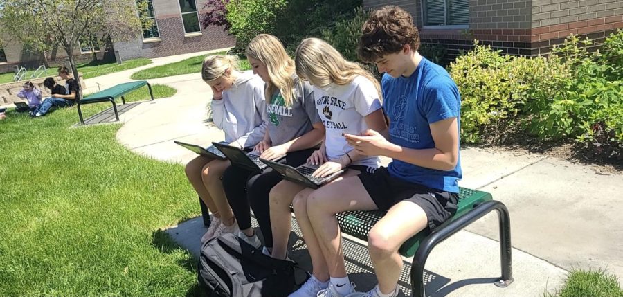 Working hard. Freshmen from Ms. Bennett’s English class enjoy the sunshine while completing course work in the outdoor classroom. They finish up current and late work to prepare for the end of the year. “Usually I don’t really do anything different to prepare, I just do my work” junior Faith Mills said.