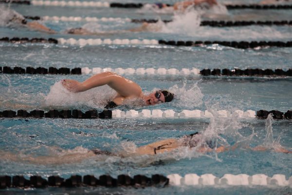 Junior Audrey Thies powers through the final stretch of her race. 